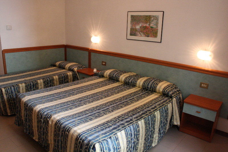 Hotel Bertusi ปอร์เรตตา แตร์เม ภายนอก รูปภาพ