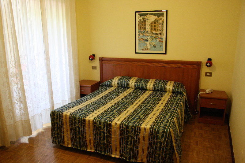 Hotel Bertusi ปอร์เรตตา แตร์เม ภายนอก รูปภาพ
