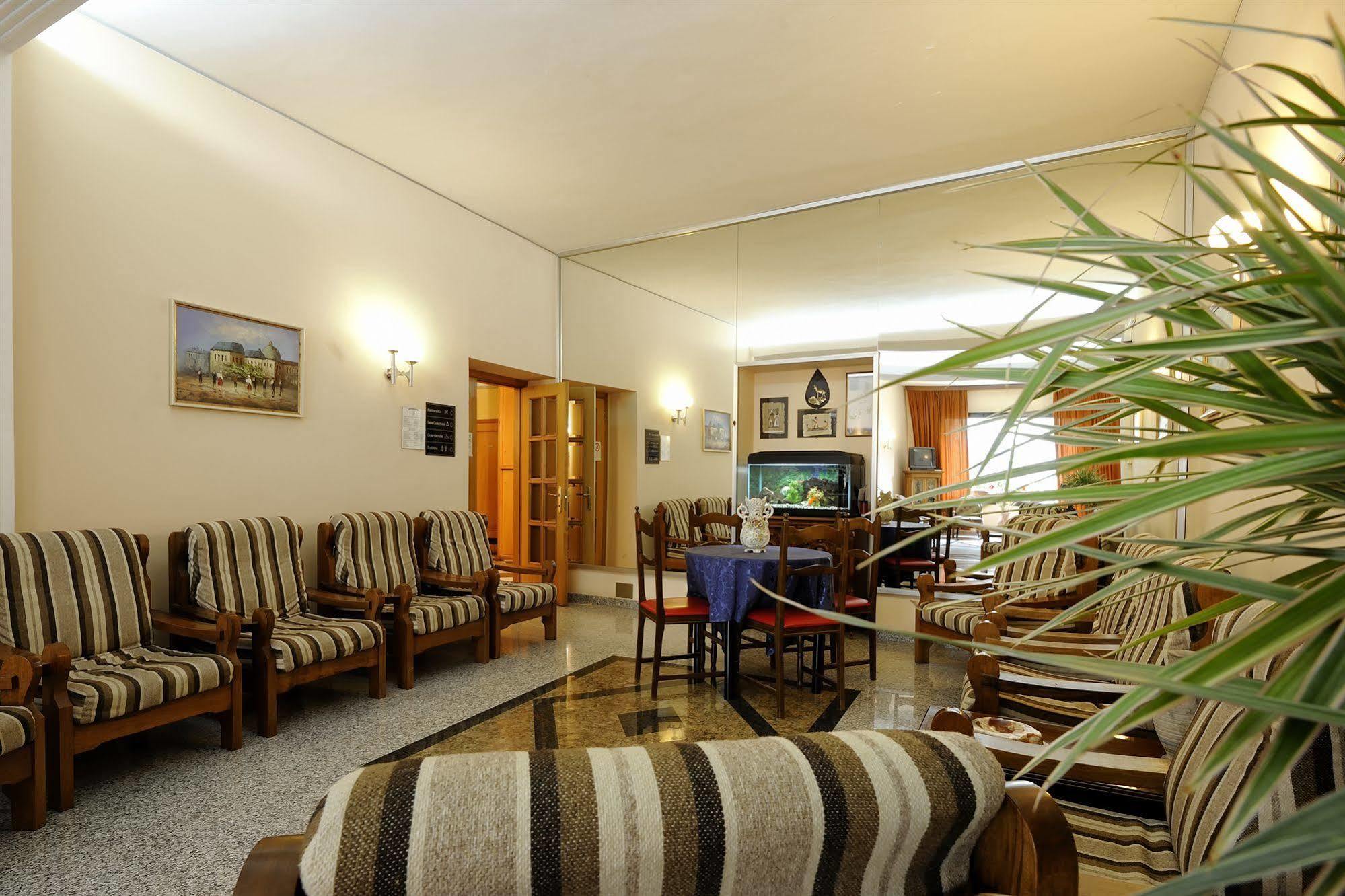 Hotel Bertusi ปอร์เรตตา แตร์เม ภายนอก รูปภาพ