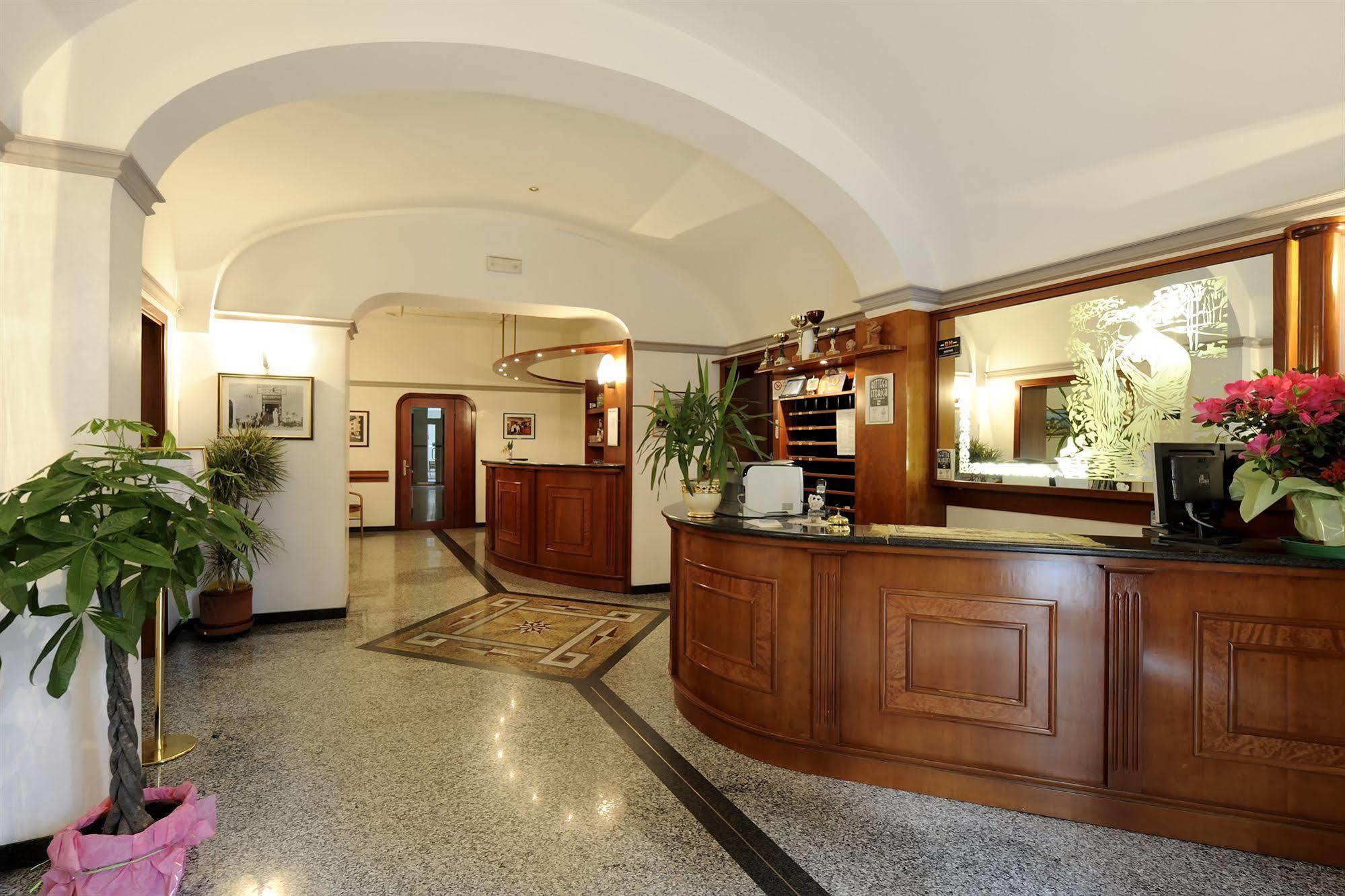 Hotel Bertusi ปอร์เรตตา แตร์เม ภายนอก รูปภาพ