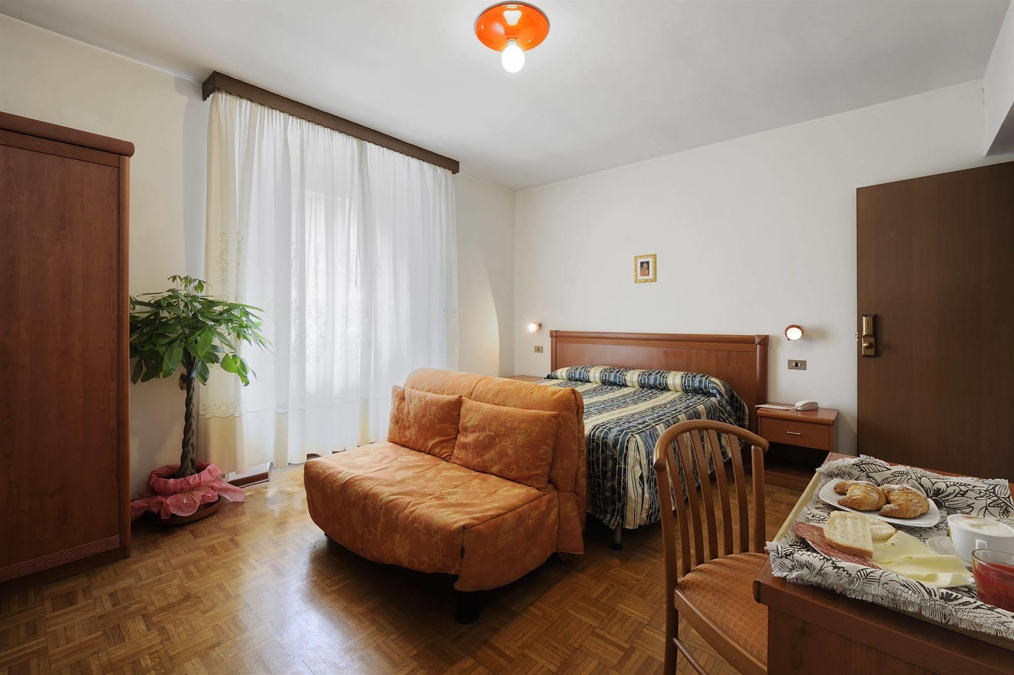 Hotel Bertusi ปอร์เรตตา แตร์เม ภายนอก รูปภาพ