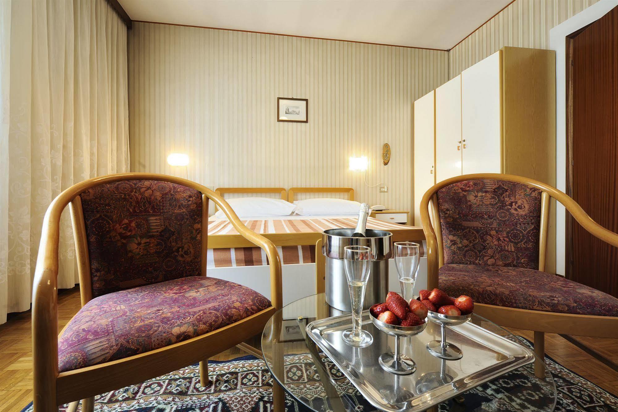 Hotel Bertusi ปอร์เรตตา แตร์เม ภายนอก รูปภาพ