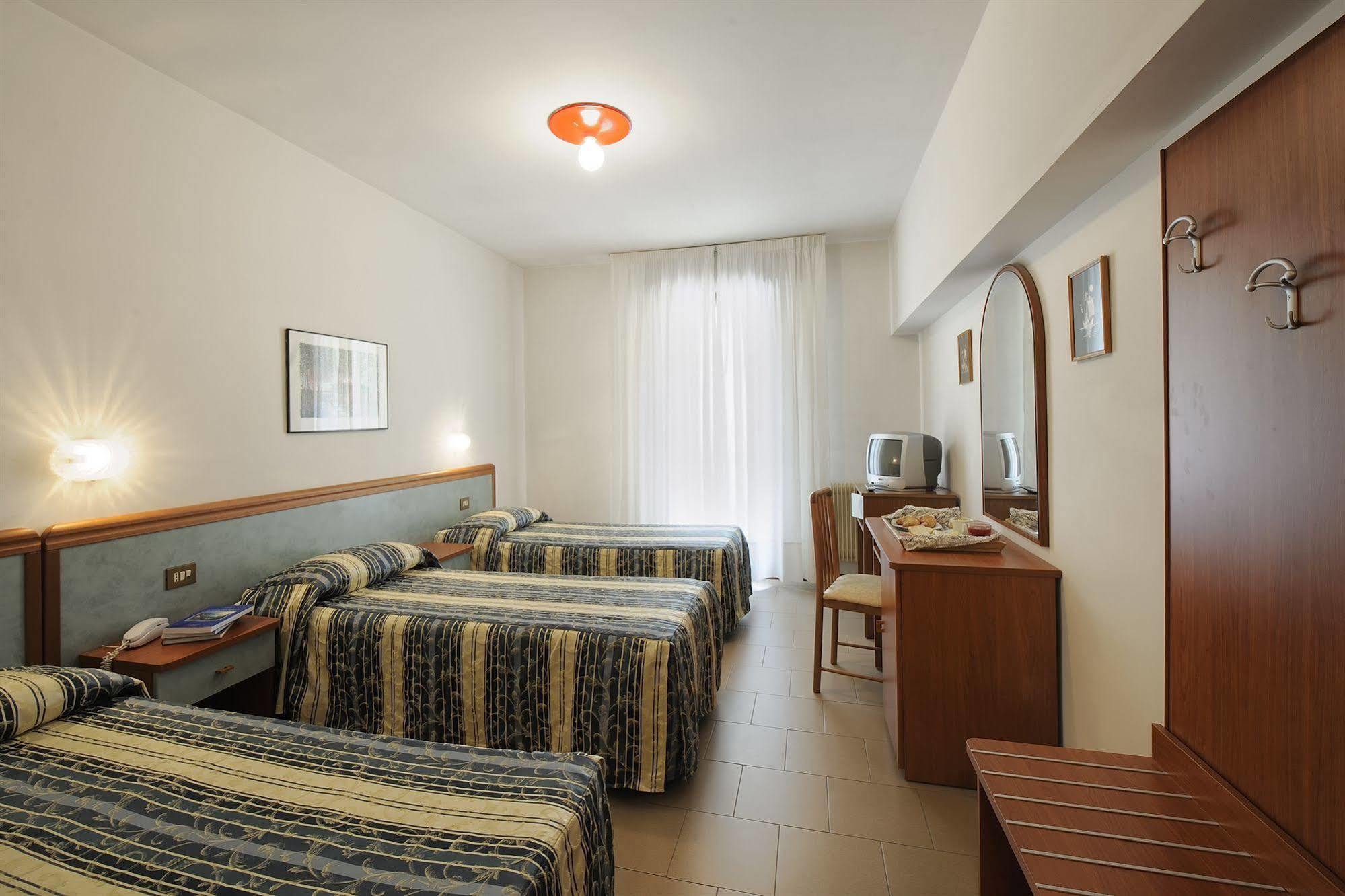Hotel Bertusi ปอร์เรตตา แตร์เม ภายนอก รูปภาพ