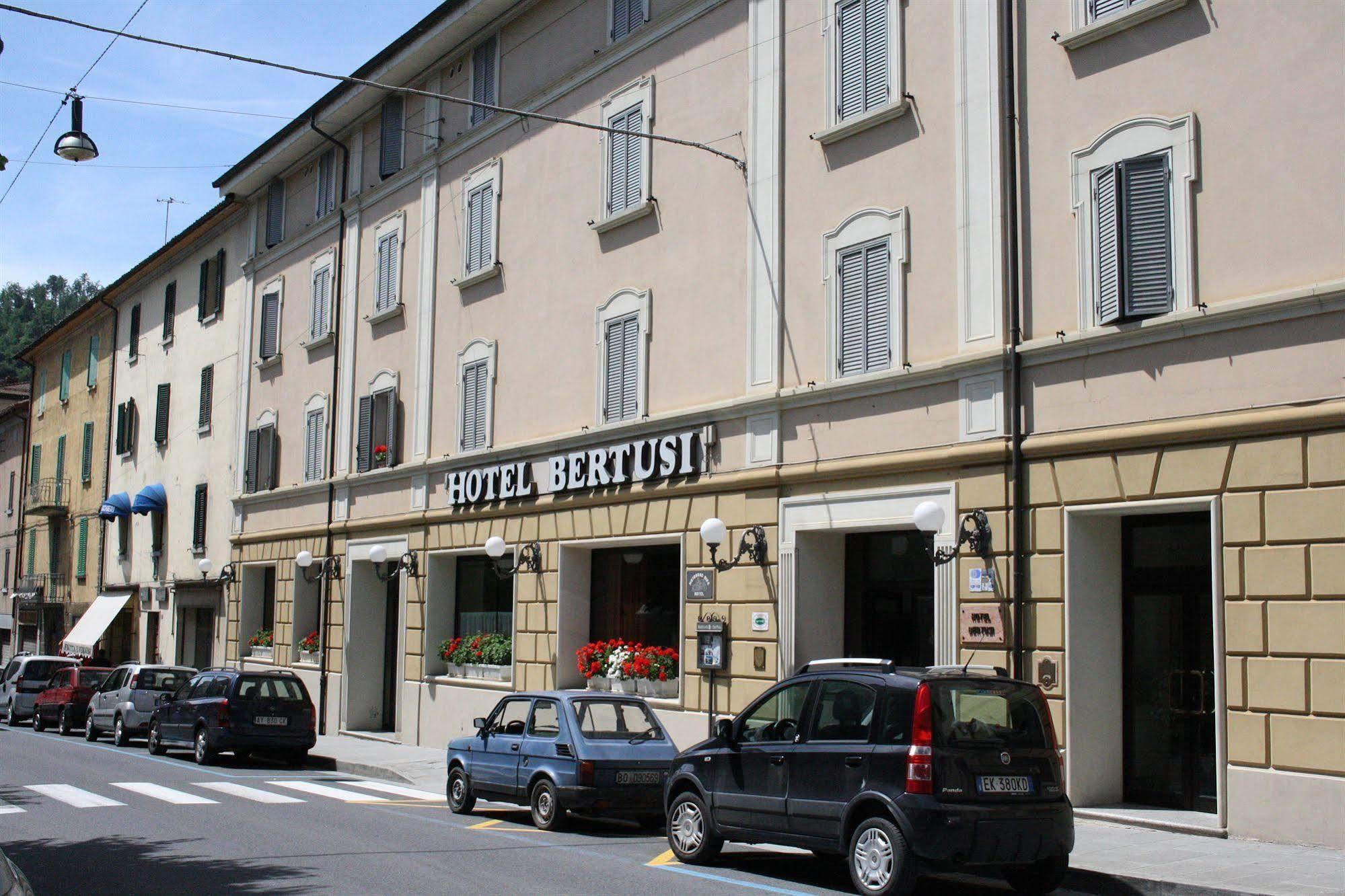 Hotel Bertusi ปอร์เรตตา แตร์เม ภายนอก รูปภาพ