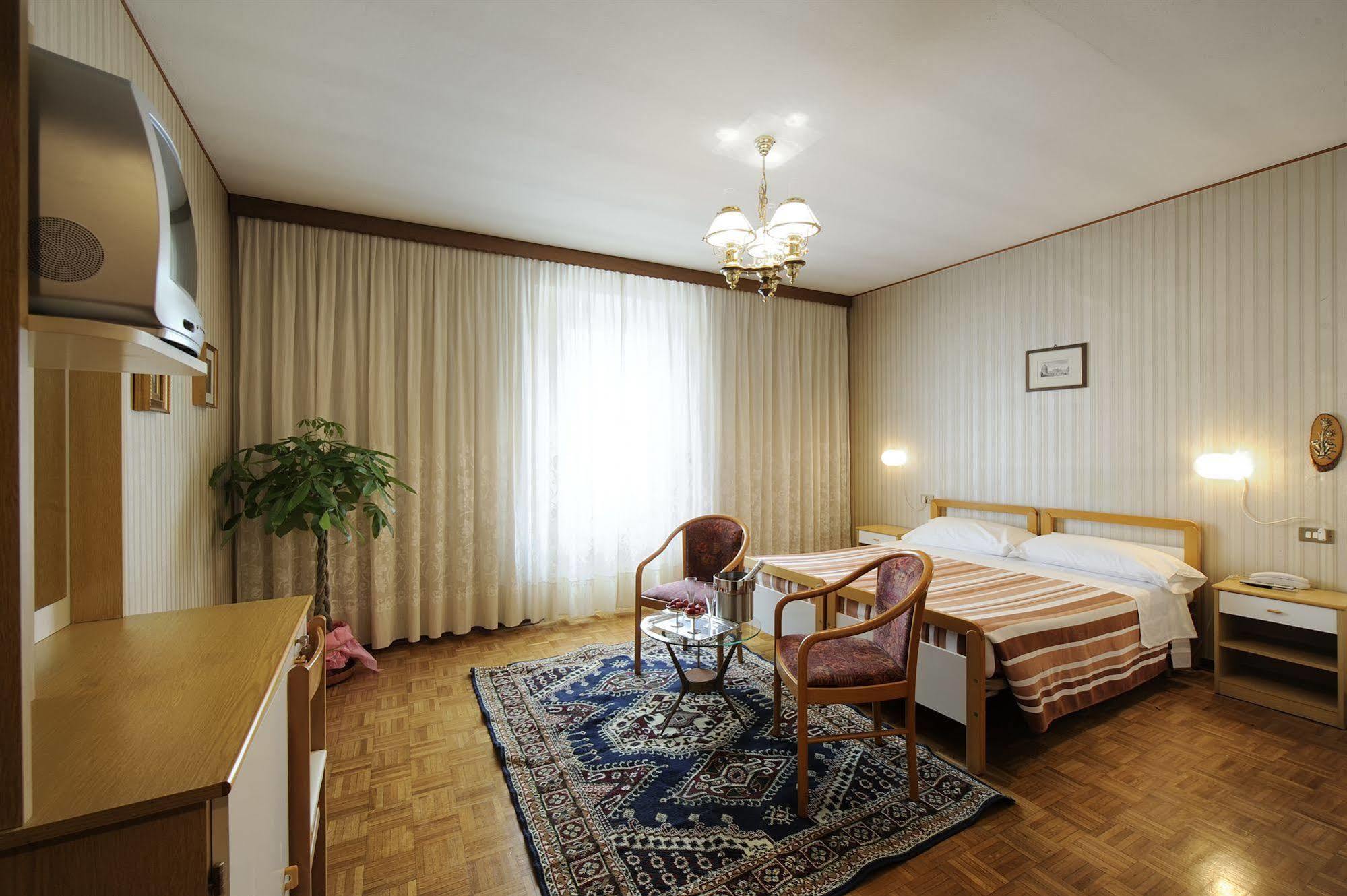 Hotel Bertusi ปอร์เรตตา แตร์เม ภายนอก รูปภาพ