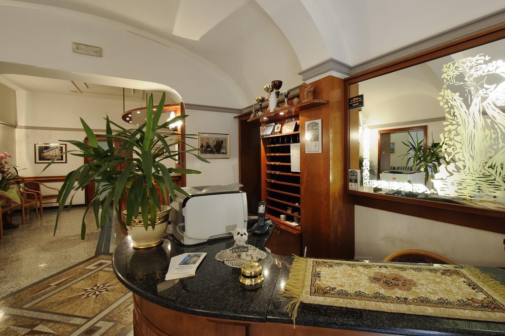 Hotel Bertusi ปอร์เรตตา แตร์เม ภายนอก รูปภาพ