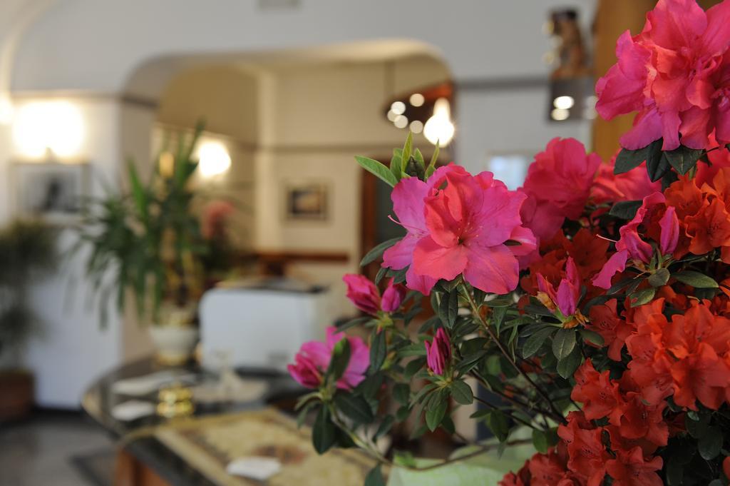 Hotel Bertusi ปอร์เรตตา แตร์เม ภายนอก รูปภาพ