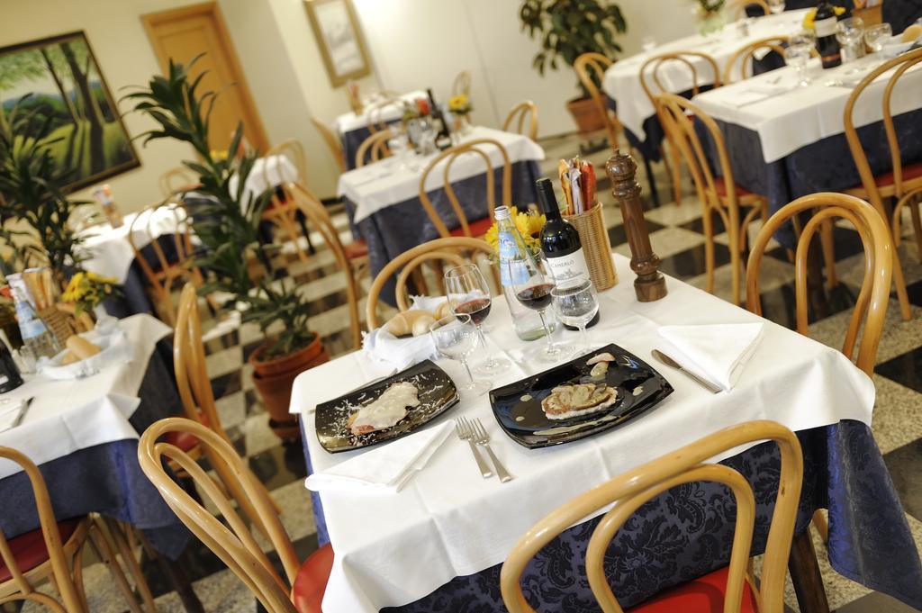 Hotel Bertusi ปอร์เรตตา แตร์เม ภายนอก รูปภาพ