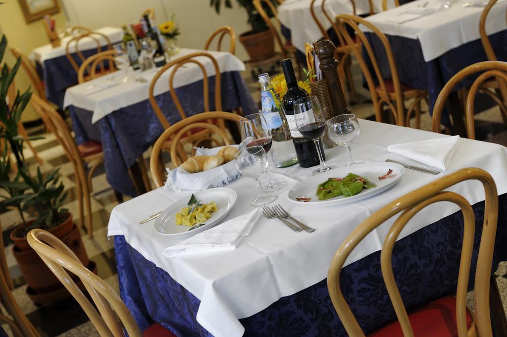Hotel Bertusi ปอร์เรตตา แตร์เม ภายนอก รูปภาพ